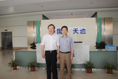 2012年，时任浙江省委副书记、省长夏宝龙视察yth2206游艇会