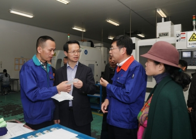 2018年11月28日，浙江省总工会副主席徐前一行yth2206游艇会考察构建劳动关系和谐企业复评工作